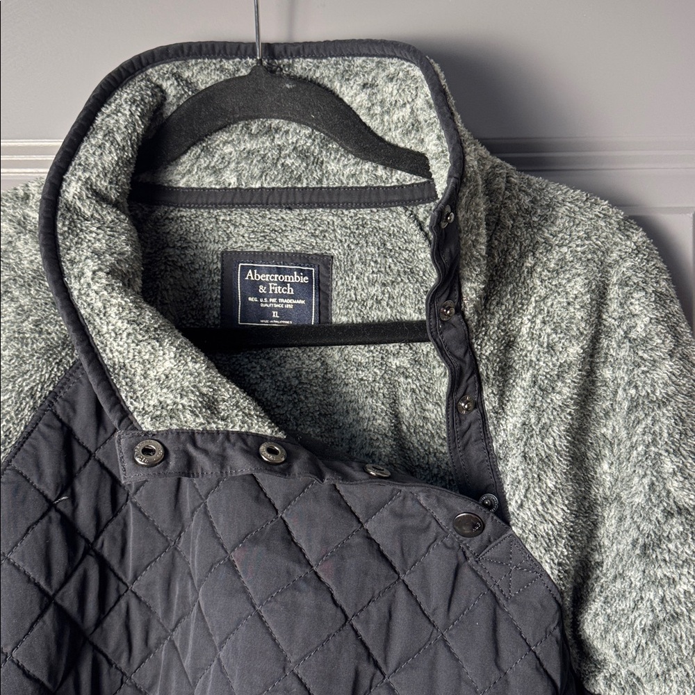 Abercrombie & Fitch Gray Quilted Fleece Pullover - Picture 6 of 8